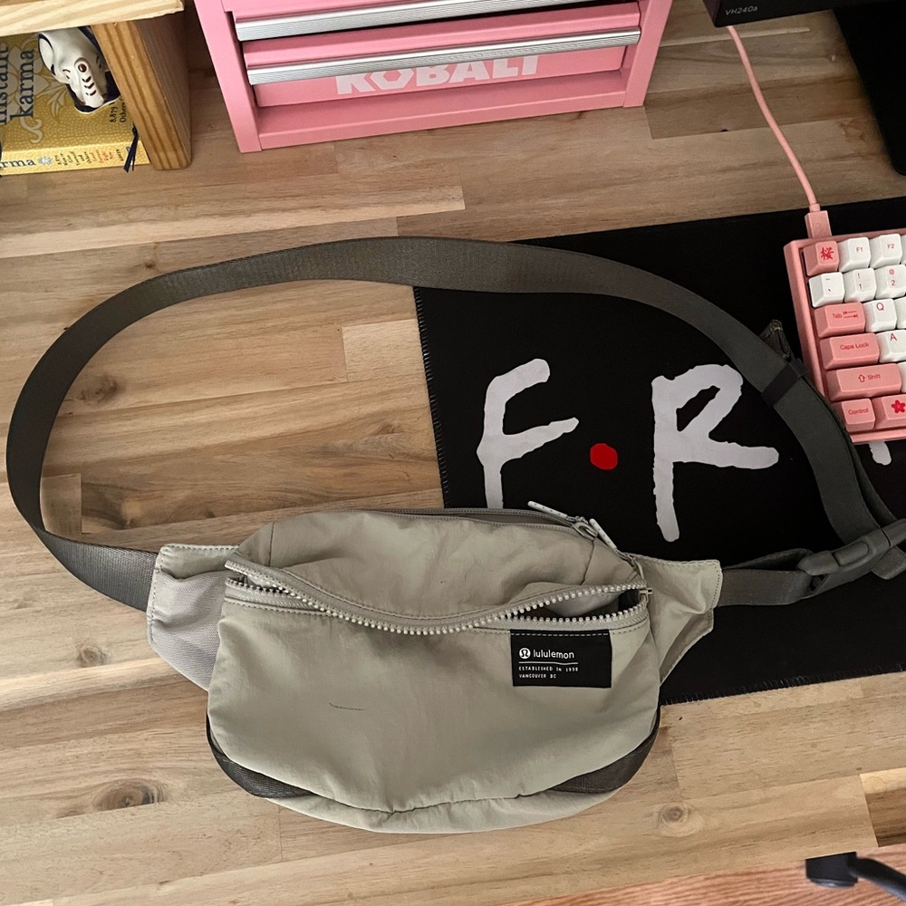 Lululemon belt bag